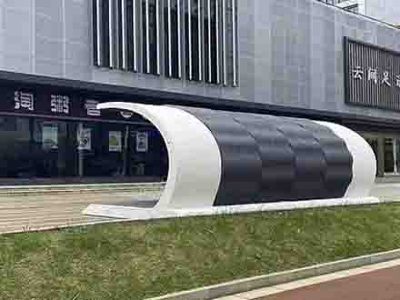 新華日報:線條優美宛如藝術品 南京首批3D打印車棚亮相街頭